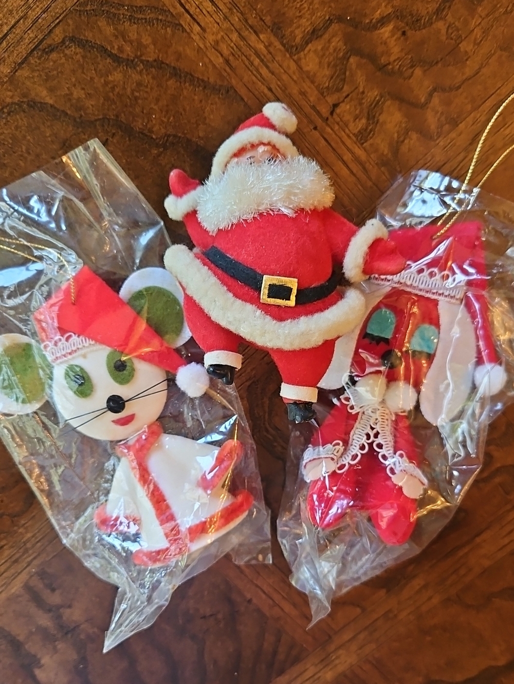 Trio Of Vintage Chri stmas Ornaments.